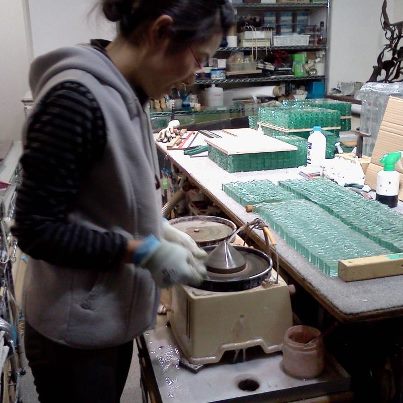 積層ガラスのコバ処理作業