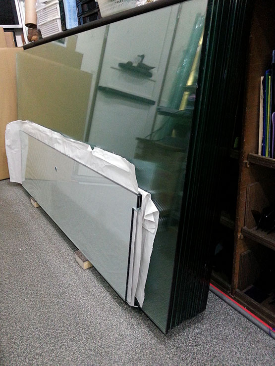 ｔ８フロートガラスが入荷、積層ガラス・準備諸々。