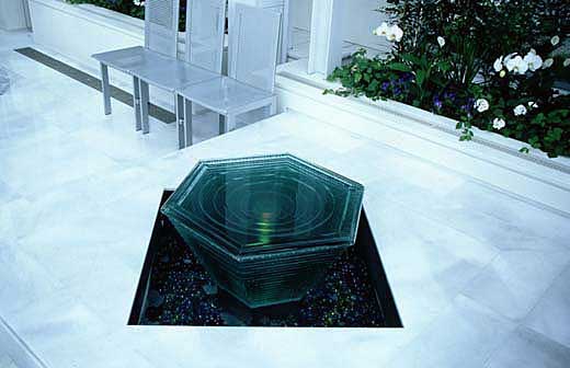 シェラトン・グランデ：チャペル / 積層ガラスの泉