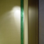 新田邸・積層ガラスの柱状オブジェ02