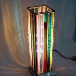 品番：Quadratic Prism Light 001 材質：ガラス 技法：フュージング、ステンドグラス、カッパーフォイル技法による組み立て サイズ：80x80x280 mm No.2