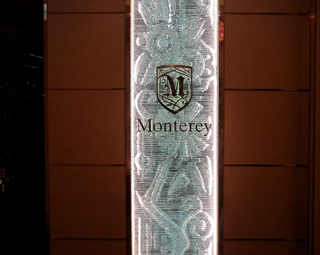 銀座・Monterey　積層ガラスのパーティション02　(C)Vis-aVis