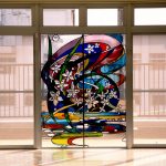 アトリエビザビ　若林茂人 光の園・神奈川 特別養護老人ホーム・光の園　待合ロビーに設置された　ステンドグラス 8ミリ厚のB270を面取り加工　ガラスはフィッシャー、ランバーツのガラスを使用。