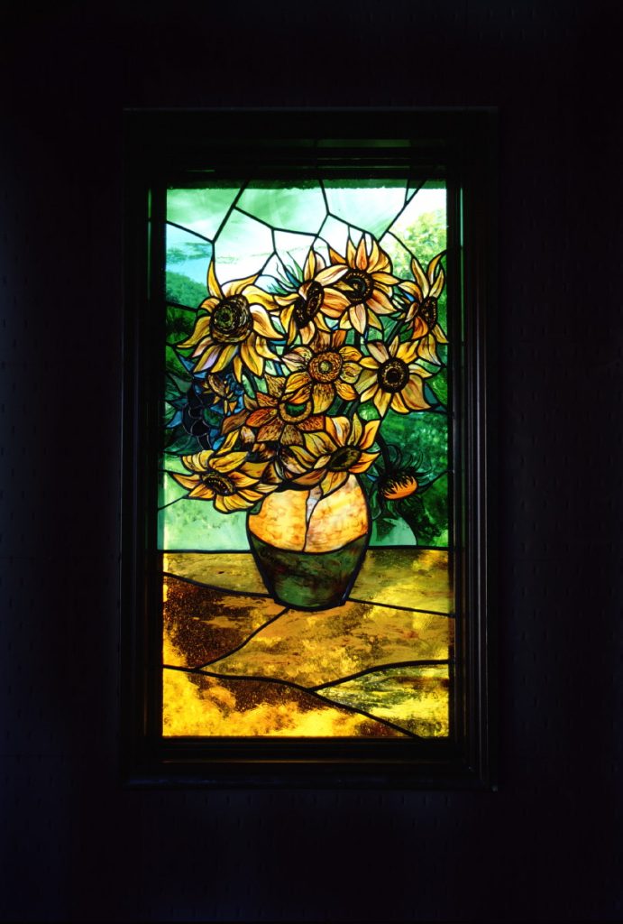 岸本邸・葡萄と向日葵のステンドグラス – Vis-à-Vis
