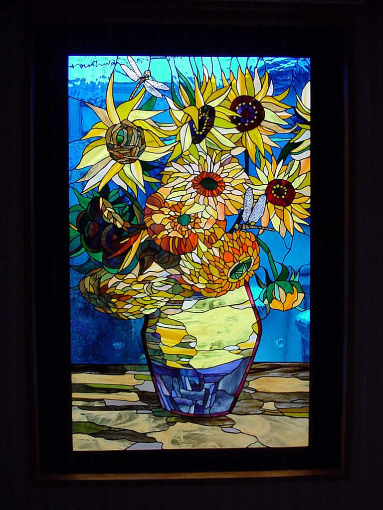 安田邸　階段室　向日葵のステンドグラス w849 h1374 Motif：Gogh　向日葵　+　トンボ　 アトリエビザビ　若林茂人